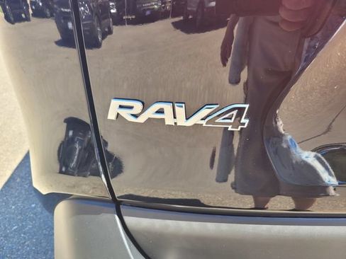 Used 2023 Toyota RAV4 XLE Premium FWD image 7