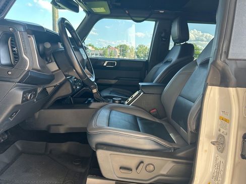 Used 2022 Ford Bronco Outer Banks w/ Sasquatch Package AWD/4WD image 8
