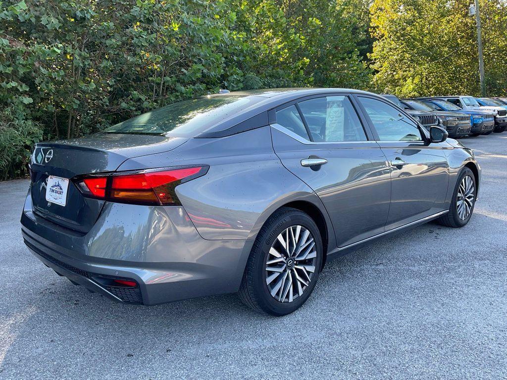 Used 2025 Nissan Altima 2.5 SV FWD image 6