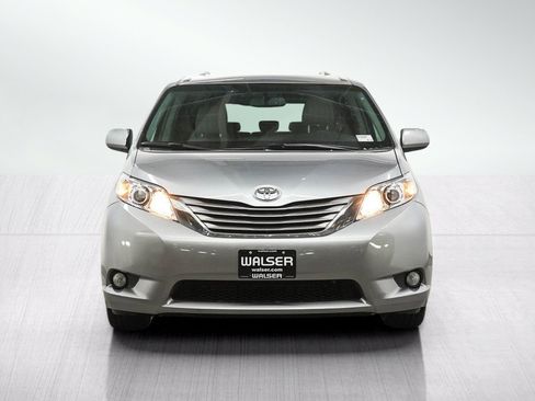Used 2017 Toyota Sienna XLE w/ XLE Navigation Package AWD/4WD image 8