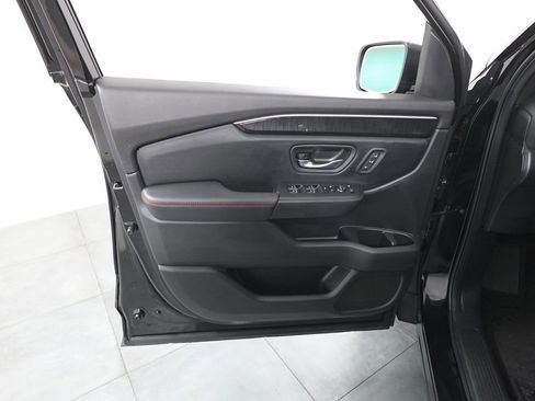 Used 2025 Honda Pilot Black Edition image 8