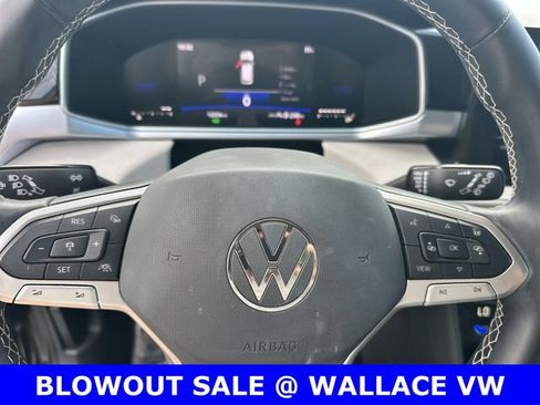 Used 2025 Volkswagen Taos SE FWD image 18