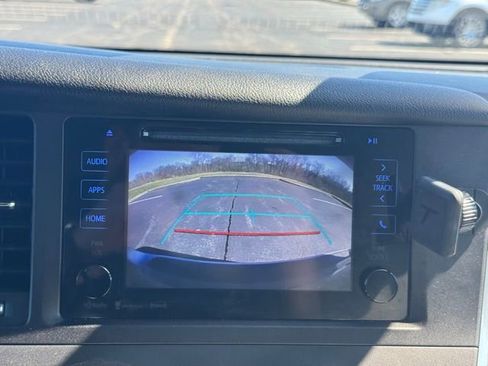 Used 2017 Toyota Sienna LE image 22
