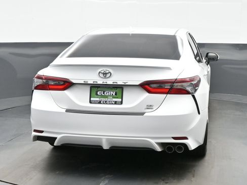 Used 2021 Toyota Camry SE w/ Cold Weather Package image 5