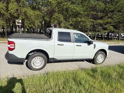 Used 2023 Ford Maverick XL FWD image 11