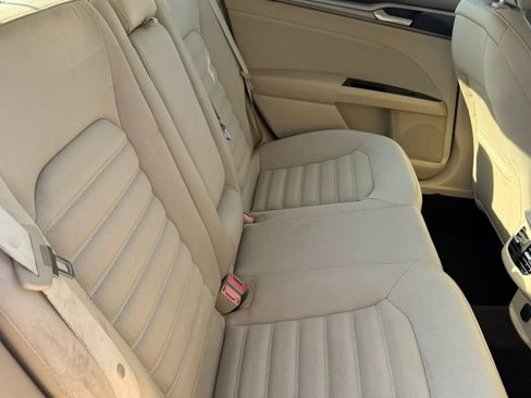 Used 2015 Ford Fusion SE FWD image 19