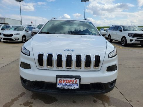 Used 2018 Jeep Cherokee Latitude Plus w/ Cold Weather Group AWD/4WD image 7