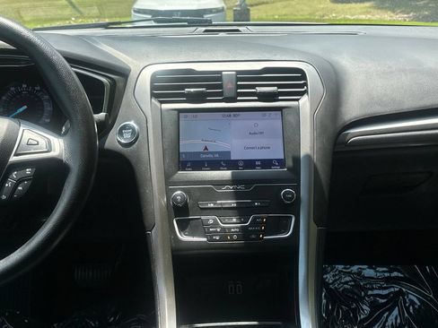 Used 2020 Ford Fusion SE FWD image 21