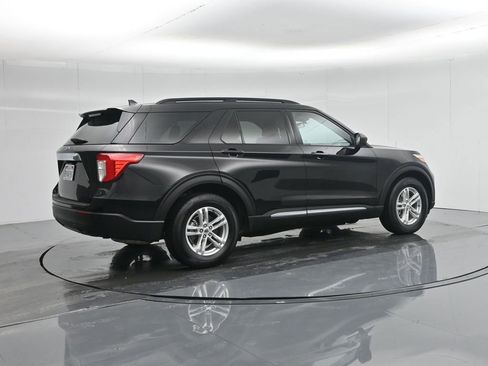 Used 2022 Ford Explorer XLT image 30