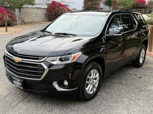Used 2021 Chevrolet Traverse LT FWD image 1