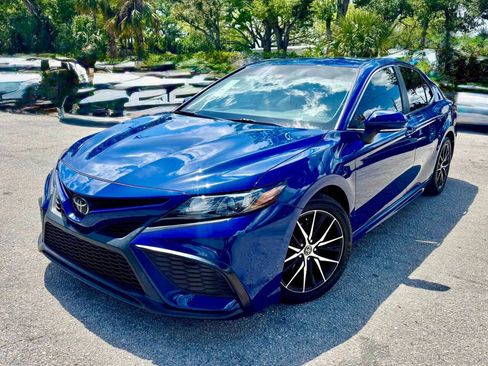 Used 2023 Toyota Camry SE w/ Convenience Package FWD image 2