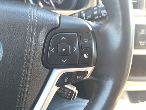 Used 2018 Toyota Highlander Limited image 42