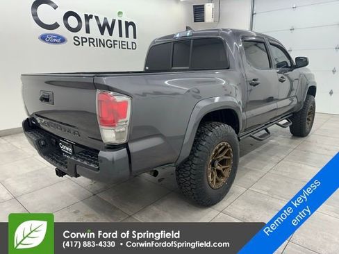 Used 2016 Toyota Tacoma Limited image 4