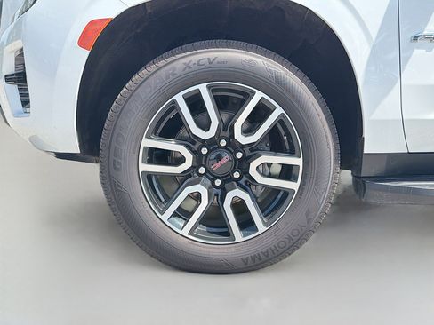 Used 2024 GMC Yukon AT4 w/ Technology Package AWD/4WD image 44