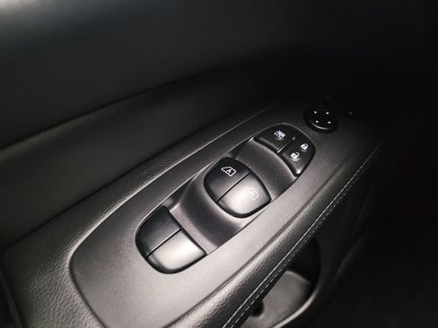 Used 2018 Nissan Pathfinder Platinum image 27