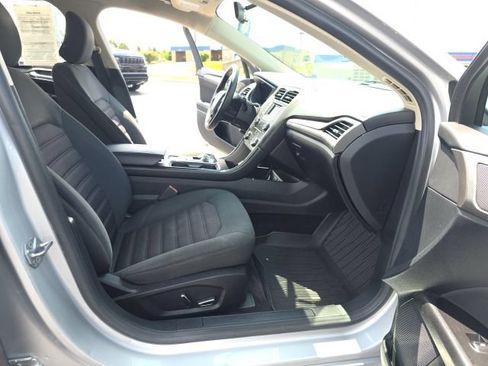 Used 2017 Ford Fusion SE FWD image 30