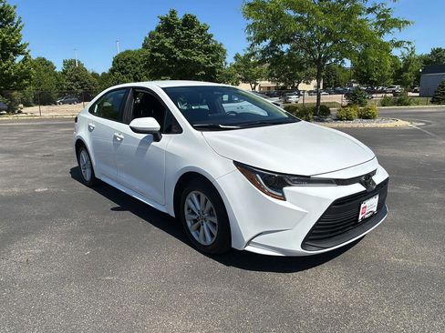 Used 2026 Toyota Corolla LE w/ LE Premium Package FWD image 10