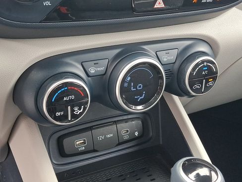 Certified 2023 Hyundai Venue Limited FWD image 16