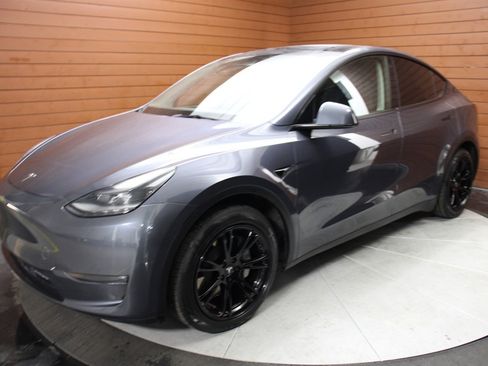 Used 2023 Tesla Model Y Long Range image 2
