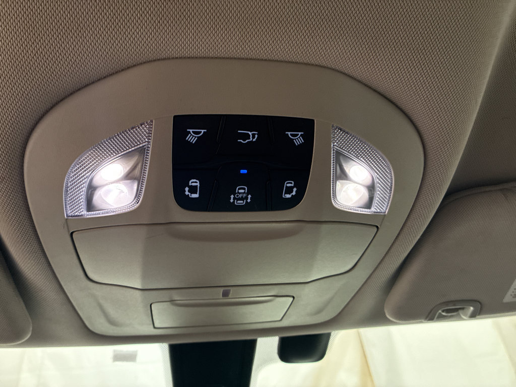 Used 2020 Chrysler Pacifica Touring-L FWD image 22
