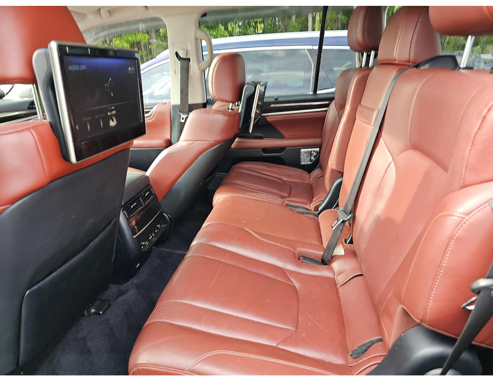 Used 2016 Lexus LX 570 4WD w/ Luxury Package image 6