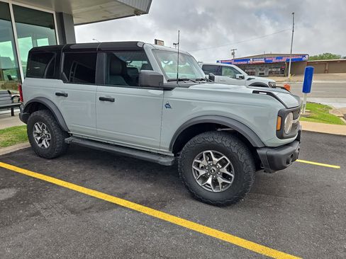 Used 2024 Ford Bronco Black Diamond image 11