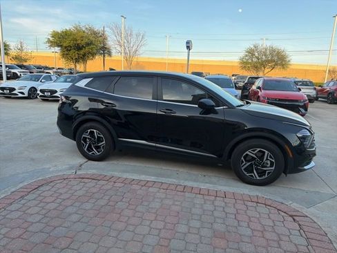 Certified 2025 Kia Sportage LX image 4