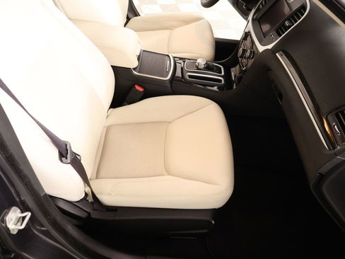 Used 2023 Chrysler 300 Touring w/ Sport Appearance Package RWD image 12