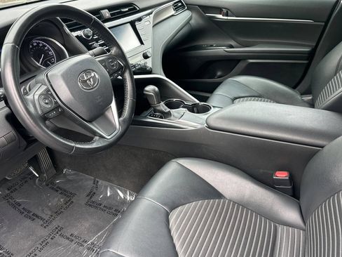 Used 2019 Toyota Camry SE FWD image 9