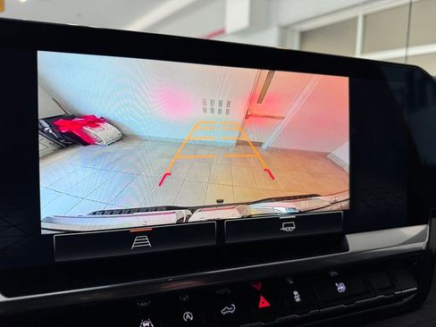 Used 2023 GMC Sierra 1500 SLT w/ SLT Premium Package image 21