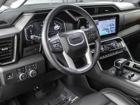 Used 2025 GMC Sierra 1500 Denali AWD/4WD image 4