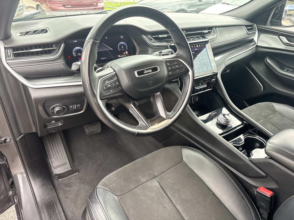Used 2022 Jeep Grand Cherokee Altitude AWD/4WD image 20