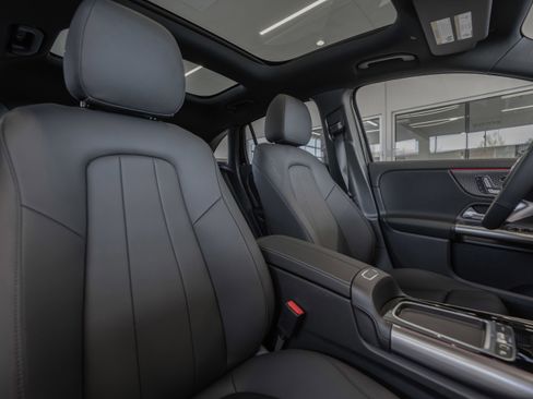 Certified 2025 Mercedes-Benz GLA 250 4MATIC image 32