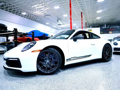Used 2023 Porsche 911 Carrera T image 5