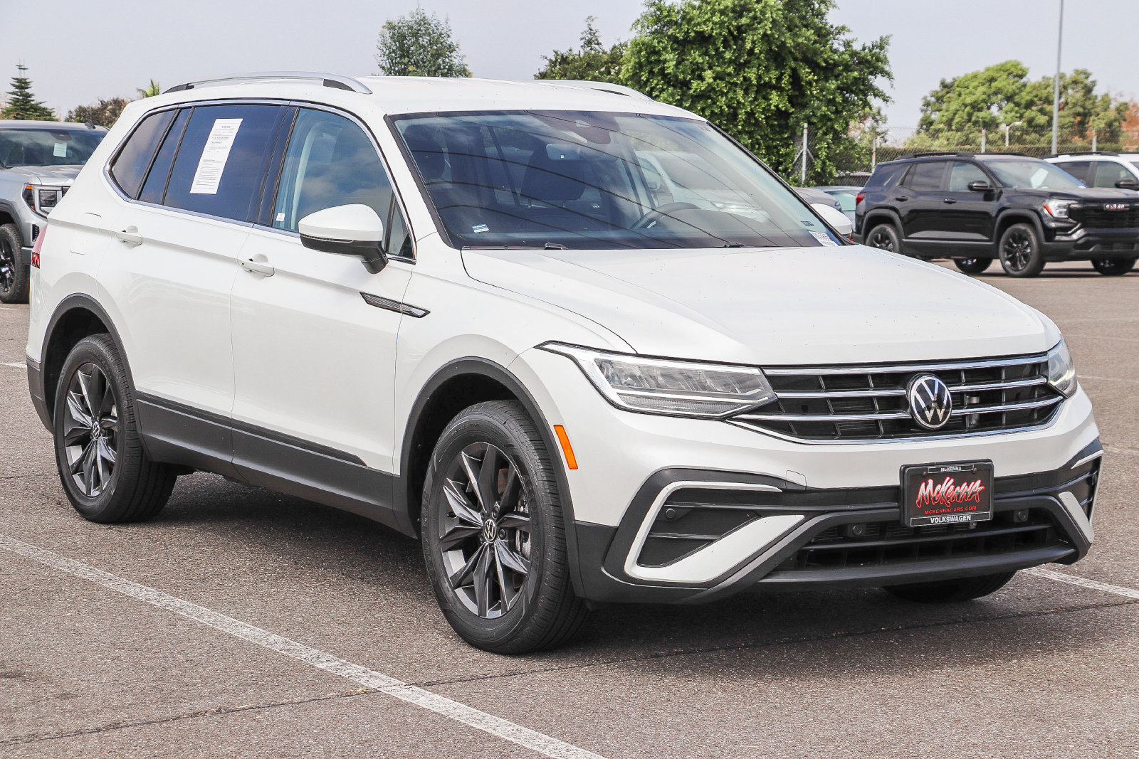 Used 2023 Volkswagen Tiguan SE FWD image 3