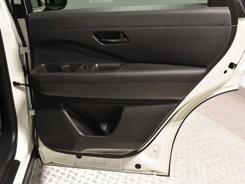 Used 2023 Nissan Pathfinder SV image 30