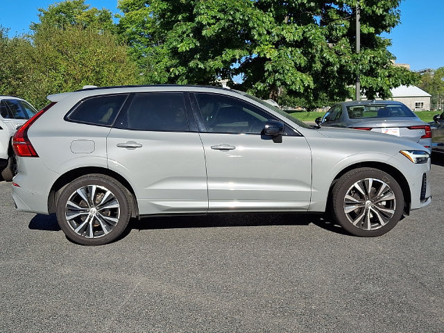 Used 2025 Volvo XC60 B5 Plus w/ Climate Package AWD/4WD image 7