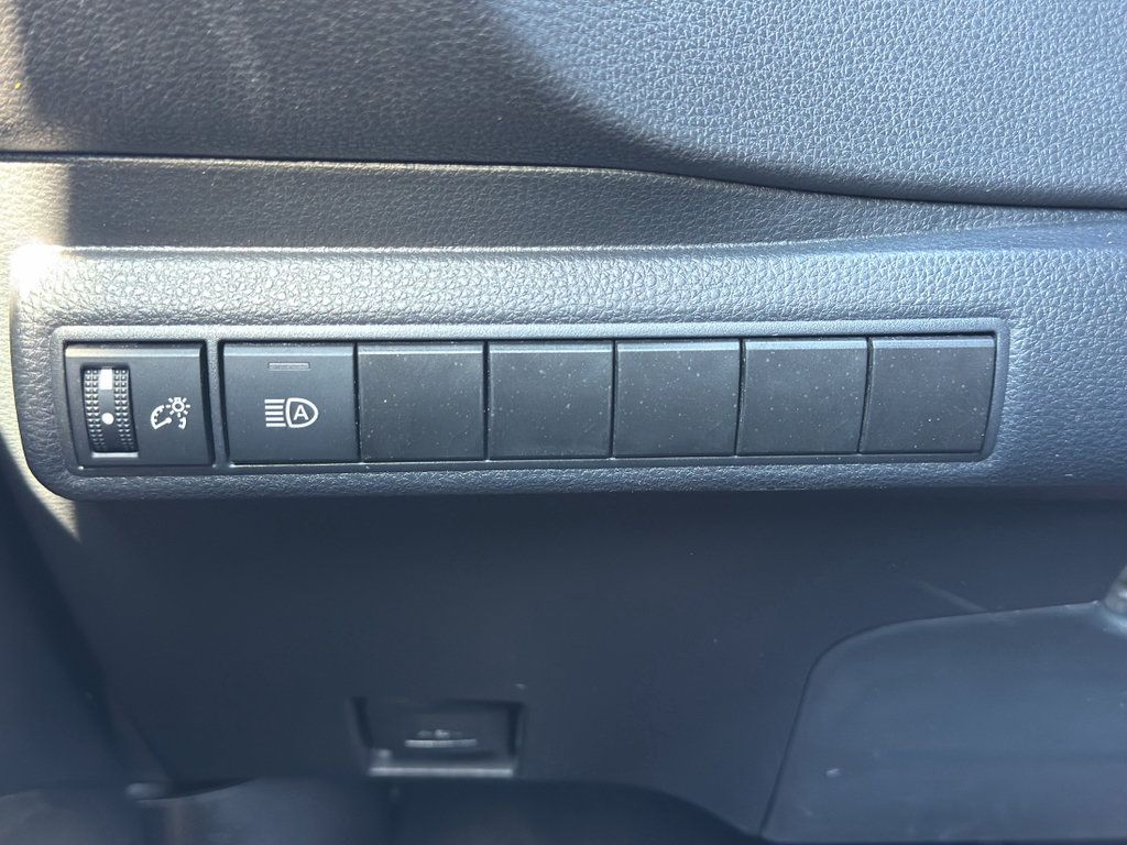 Used 2024 Toyota Corolla LE FWD image 11