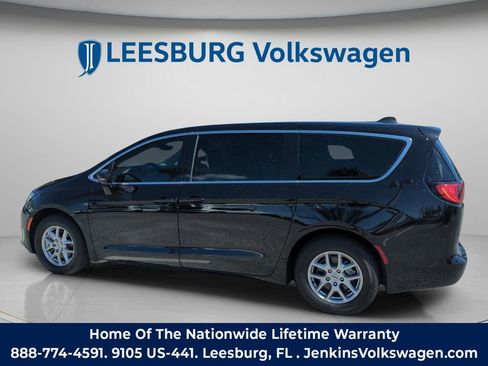 Used 2024 Chrysler Voyager LX image 10