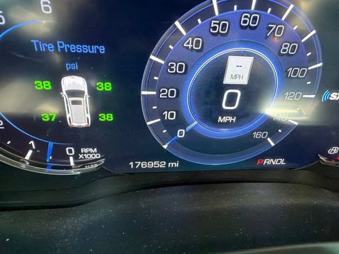 Used 2017 Cadillac Escalade Luxury RWD image 12