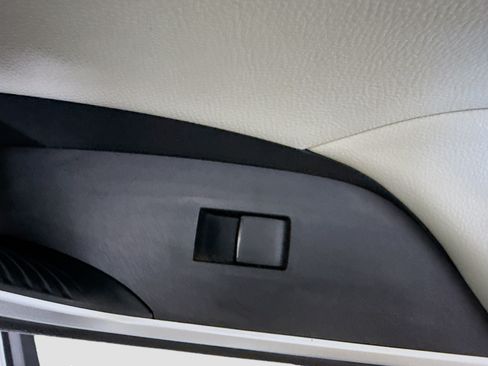 Used 2020 Toyota RAV4 XLE w/ Carpet Mat Package AWD/4WD image 31