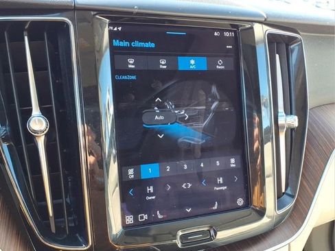 Used 2022 Volvo XC60 B5 Momentum image 10