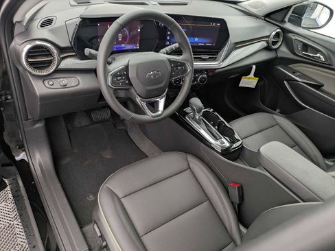 New 2026 Chevrolet Trax ACTIV FWD image 2