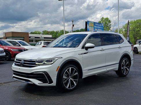Certified 2024 Volkswagen Tiguan SEL R-Line AWD/4WD image 3