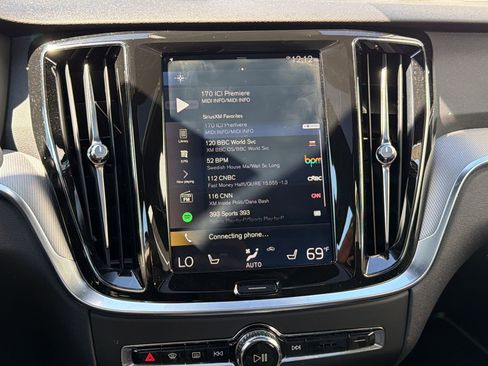 Used 2019 Volvo S60 T5 R-Design image 23