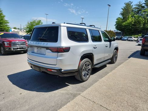 Used 2024 Jeep Wagoneer 4WD w/ Premium Group I image 5