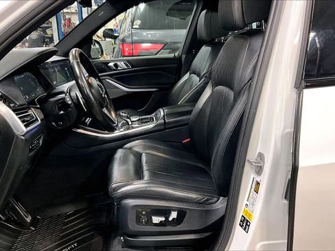 Used 2021 BMW X5 M50i w/ Premium Package image 9