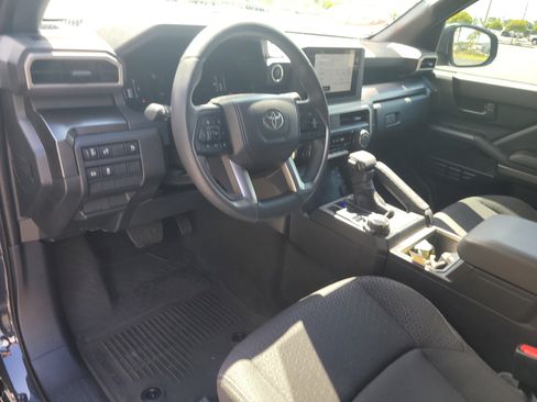 Used 2025 Toyota 4Runner SR5 AWD/4WD image 19