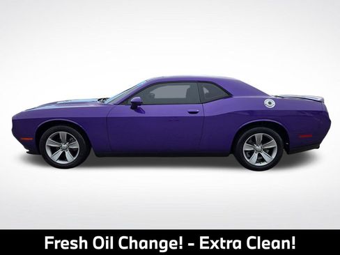 Used 2019 Dodge Challenger SXT RWD image 4