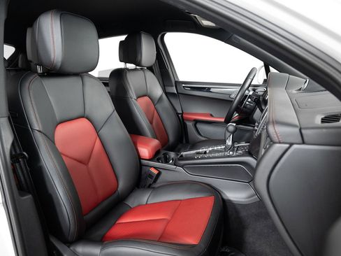 Used 2016 Porsche Macan S w/ Infotainment Package image 29